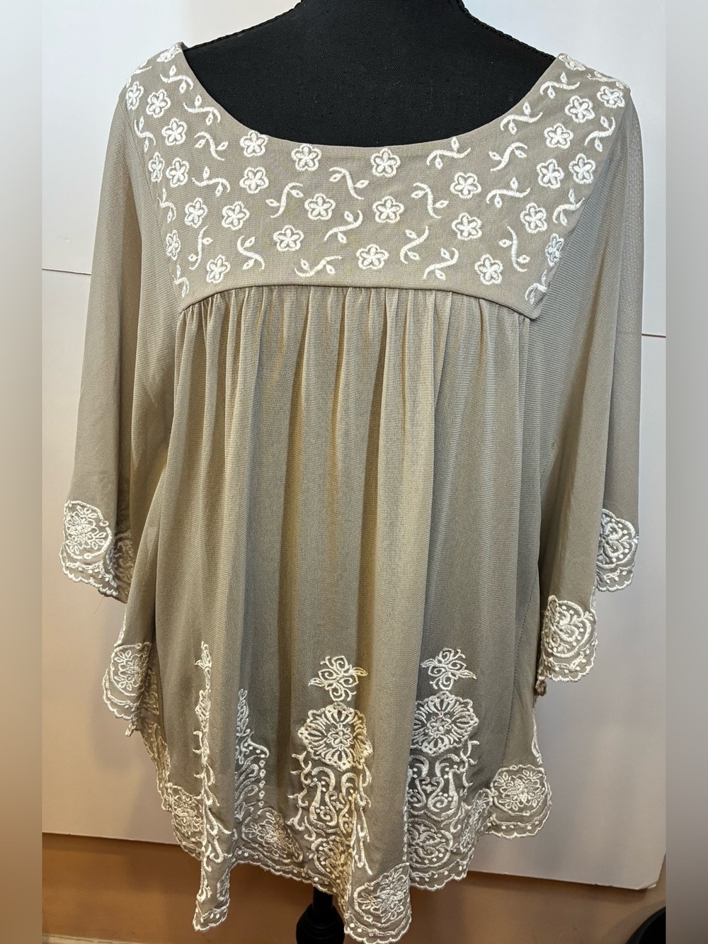 INC International Concepts Boho Embroidered Peasant Top Size L Beige Flowy Tunic